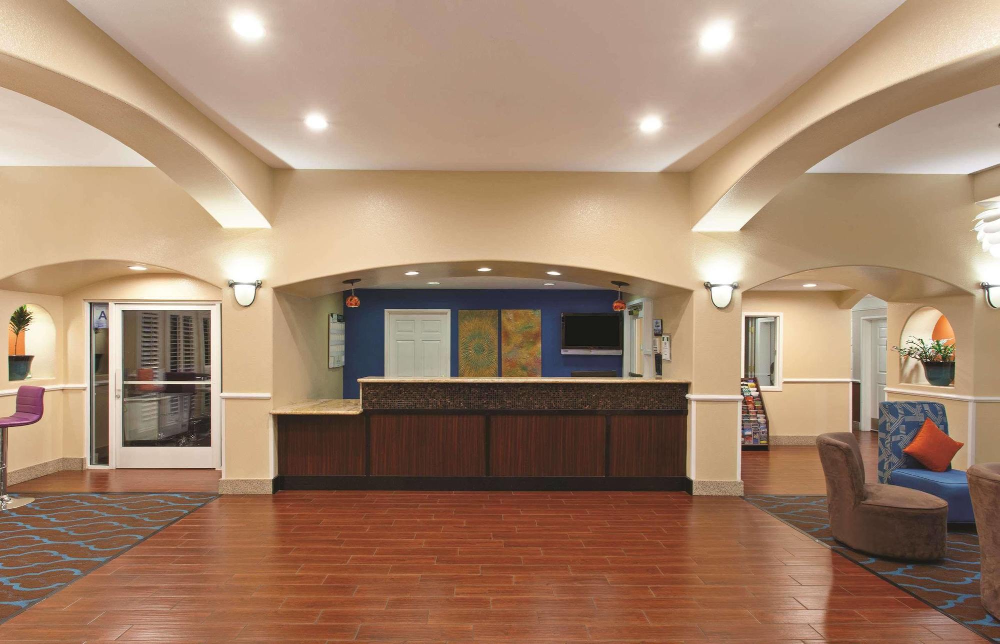 Courtyard By Marriott Victorville Hesperia Exterior photo
